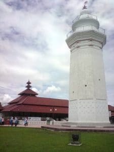 Masjid Agung Banten 225x300 16 Tempat Wisata di Banten dan Sekitarnya
