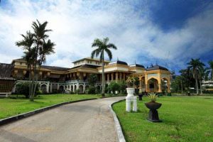 Istana Maimun 300x200 25 Tempat Wisata di Sumatera Utara Yang Menarik