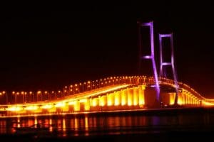 Jembatan Suramadu 300x200 10 Tempat Wisata di Surabaya yang Wajib Dikunjungi