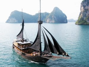 kapal pinisi Raja Ampat 300x225 Wisata Indonesia   Raja Ampat Papua Barat
