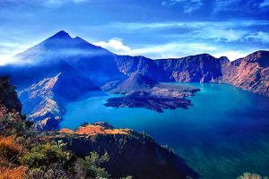 Danau Segara Anak 300x200 10 Tempat Wisata di Lombok yang Wajib Dikunjungi