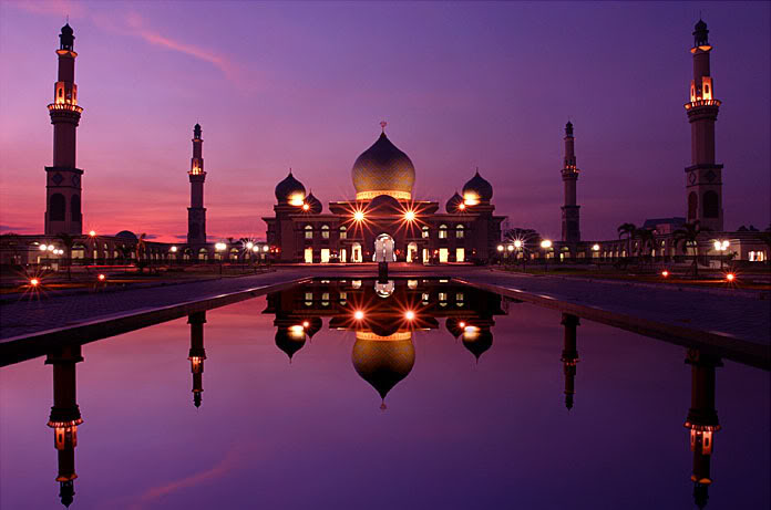 http://anekatempatwisata.com/wp-content/uploads/2014/09/Masjid-Agung-An-Nur.jpg