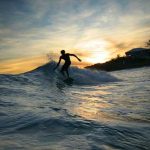 Berselancar jadi kegiatan favorit di Pantai Senggigi