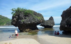 Pantai Siung jadi tempat wisata favorit keluarga