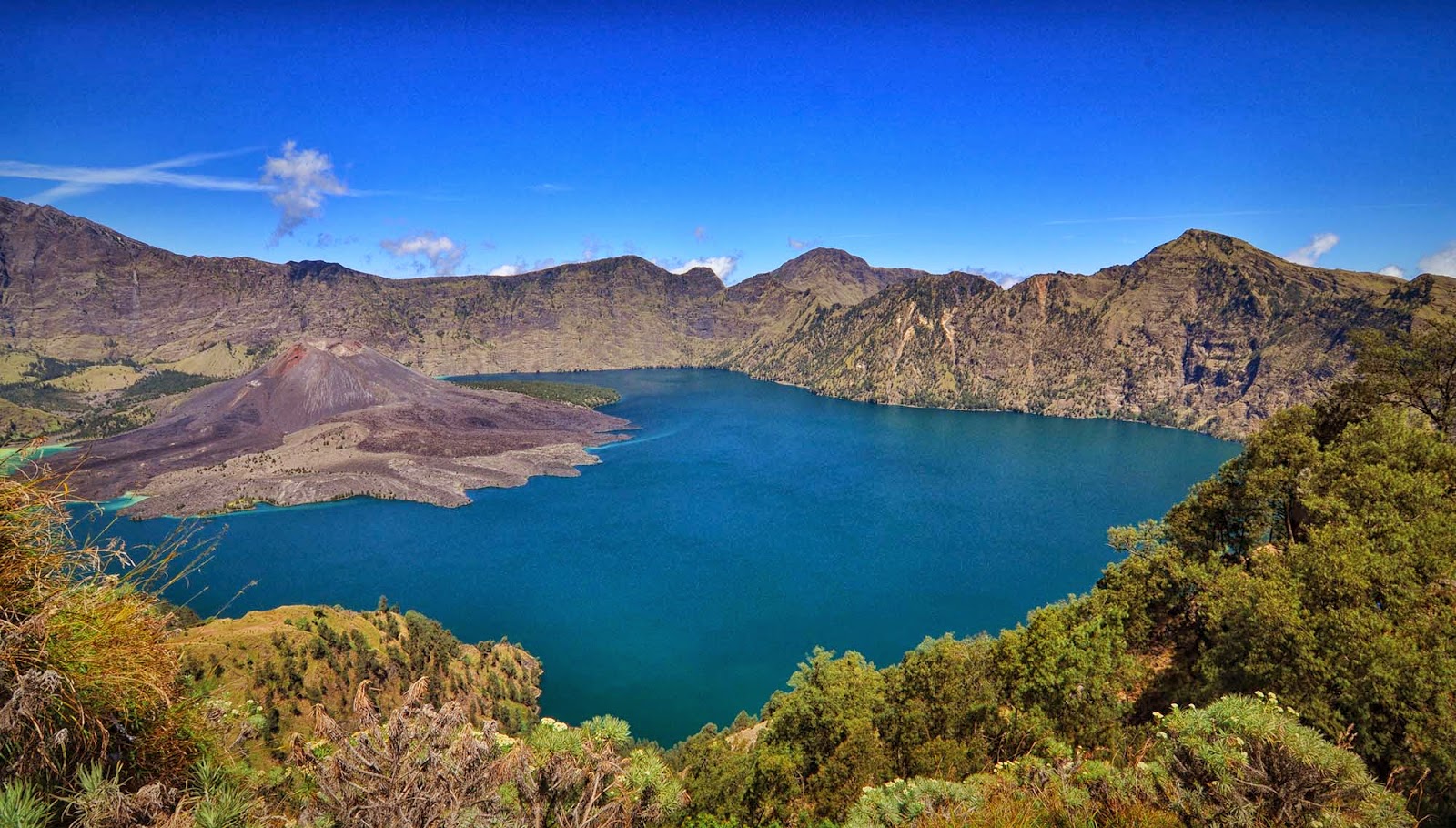 10 Danau Terindah di Indonesia | WISATA AIR