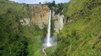 Air Terjun Sipiso-piso