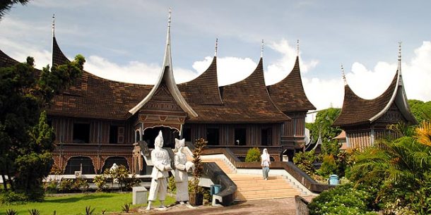 10 Tempat Wisata di Padang yang Wajib Dikunjungi