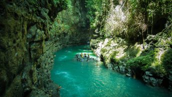 Keindahan Green Canyon diapit tebing tinggi