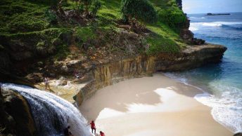 Pantai Banyu Tibo