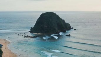 Pantai Pulau Merah, Banyuwangi (ferdiozom_)