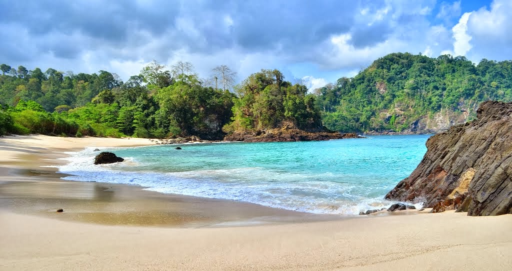 10 Pantai Eksotis Di Jawa Timur Yang Wajib Dikunjungi
