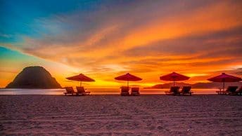 Pantai Pulau Merah, Banyuwangi