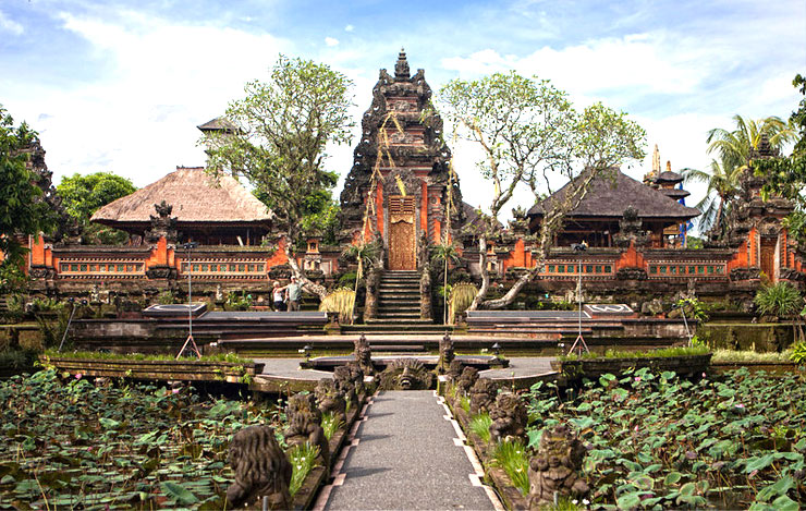 Itinerary Bali Hari Pertama - Pura Saraswati