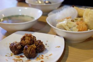 Kuliner Malang - Bakso Bakar Pahlawan Trip