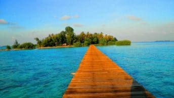 Pulau Cangkir Kronjo