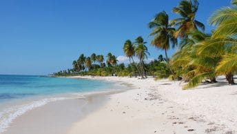 9 Wisata Pantai di Anyer yang Wajib Dikunjungi Wisatawan, Don’t Miss It!