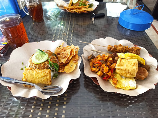 Rumah Makan Pecel Kawi Hj Musilah Asli 1975(iqbaalsdrjt)