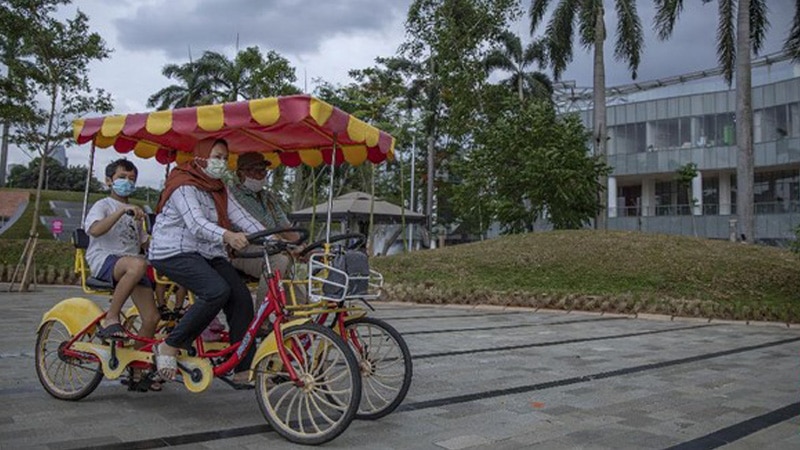 Bersepeda di Taman Senayan (cnnindonesia)
